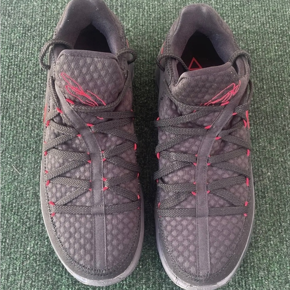 Men’s Nike LeBron 17 Low Black Red Dark Grey CD5007-001 Size 9.0 No Box